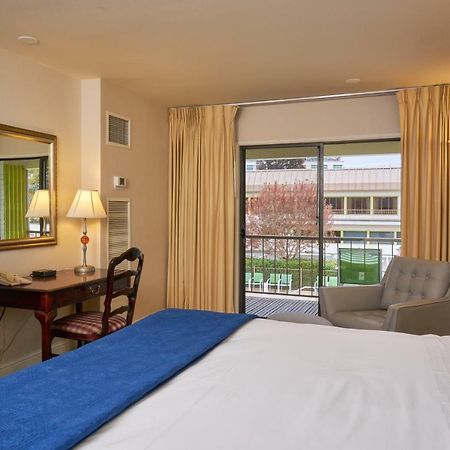 Inn At The Commons 메드퍼드 외부 사진