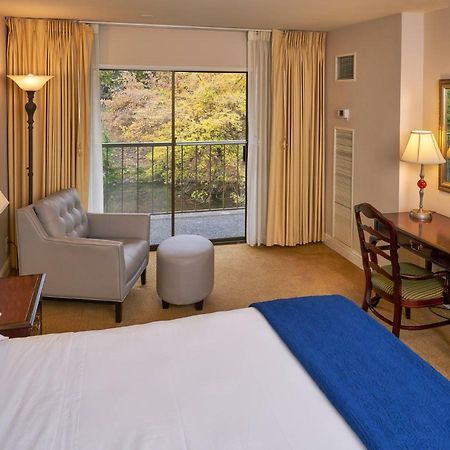 Inn At The Commons 메드퍼드 외부 사진
