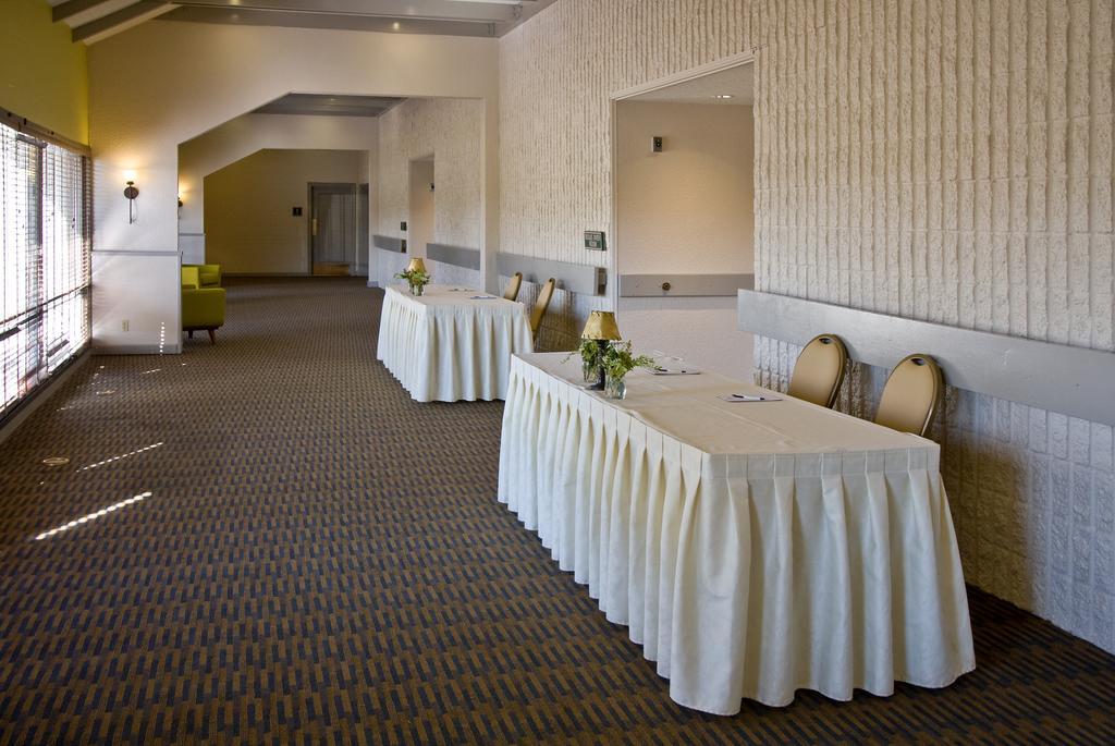 Inn At The Commons 메드퍼드 외부 사진
