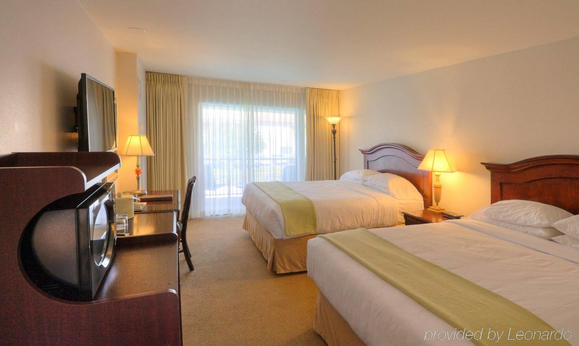 Inn At The Commons 메드퍼드 외부 사진