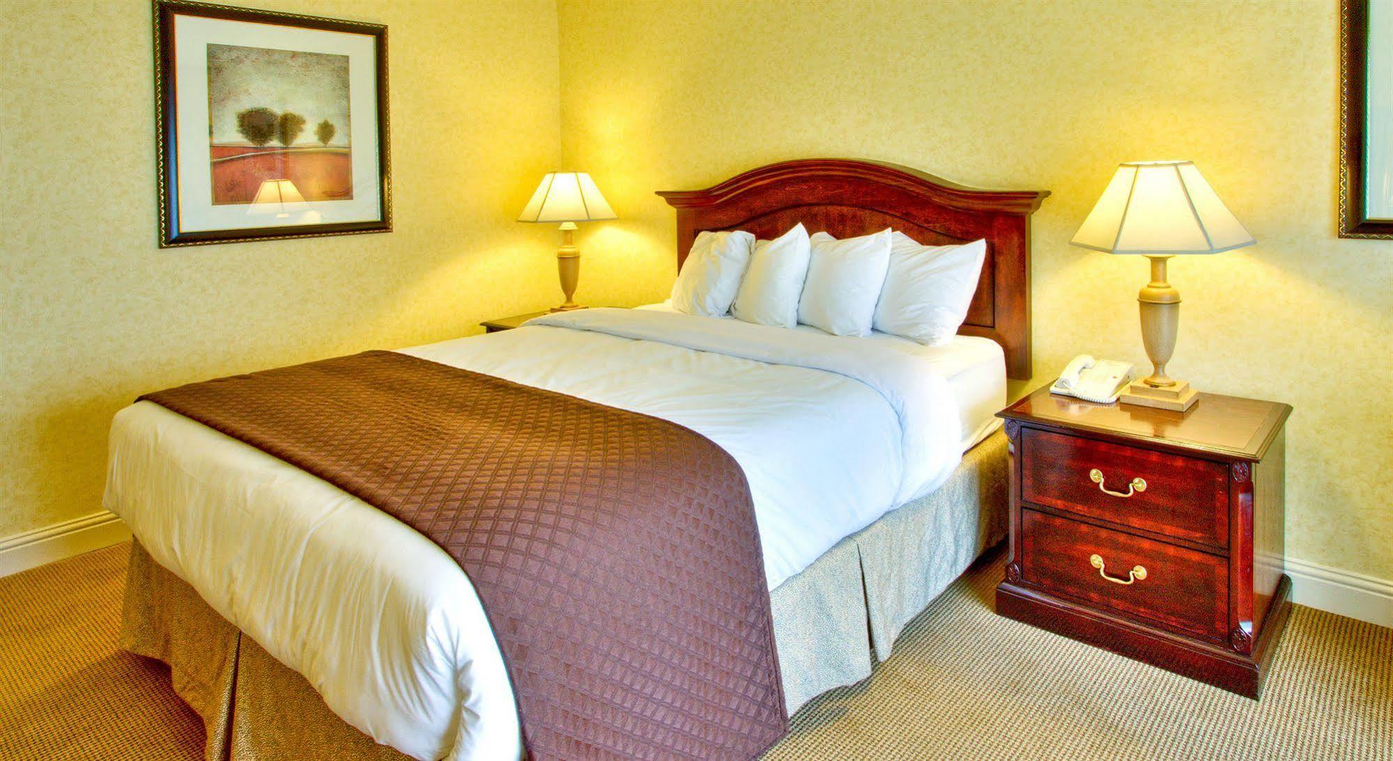 Inn At The Commons 메드퍼드 외부 사진