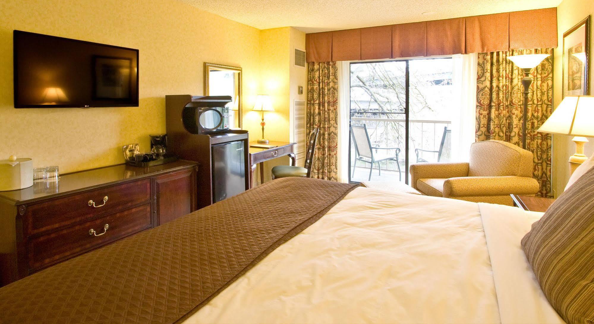 Inn At The Commons 메드퍼드 외부 사진