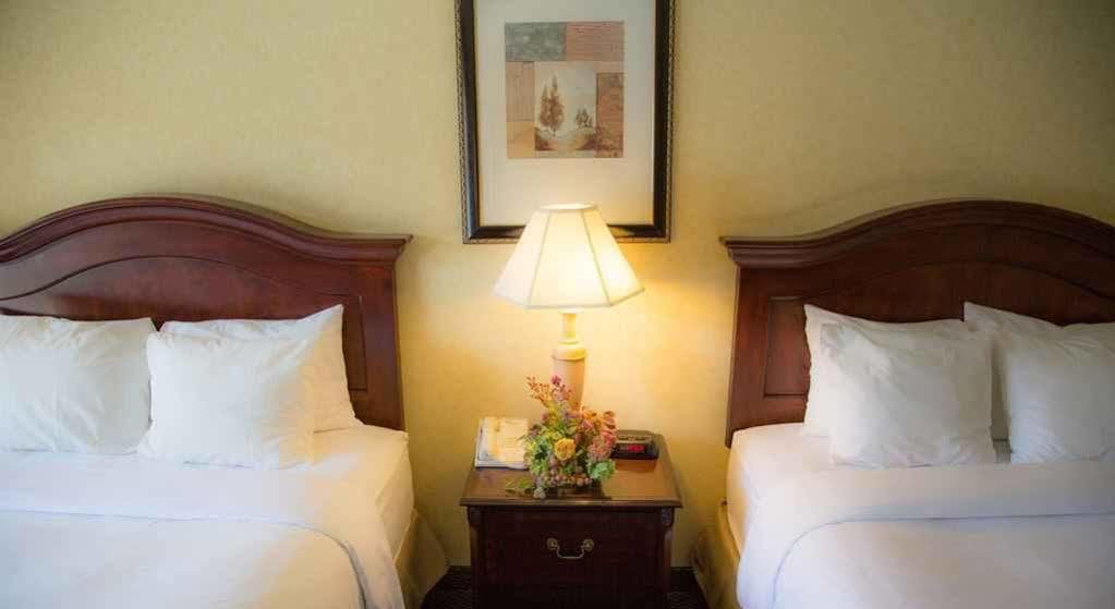 Inn At The Commons 메드퍼드 외부 사진