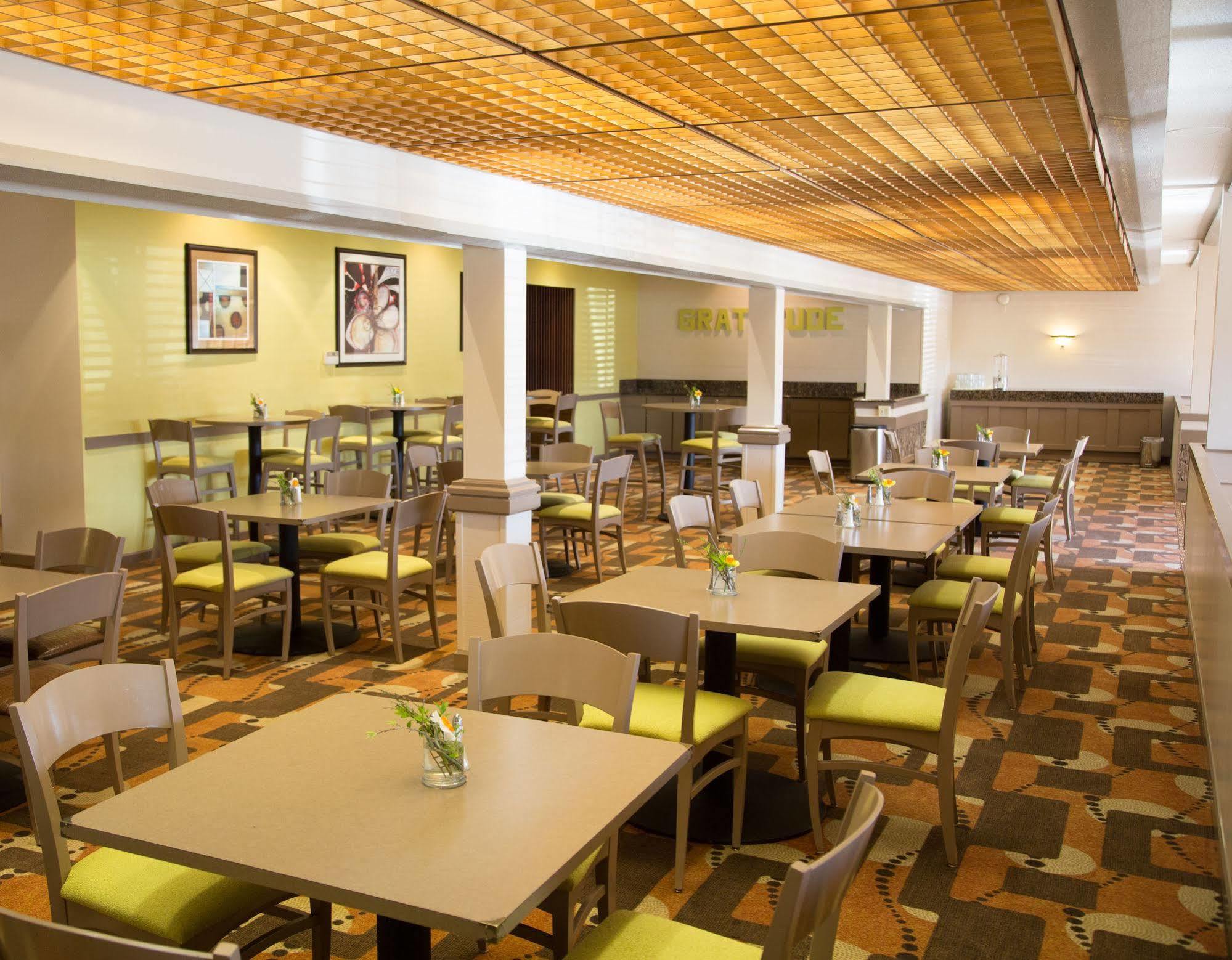 Inn At The Commons 메드퍼드 외부 사진