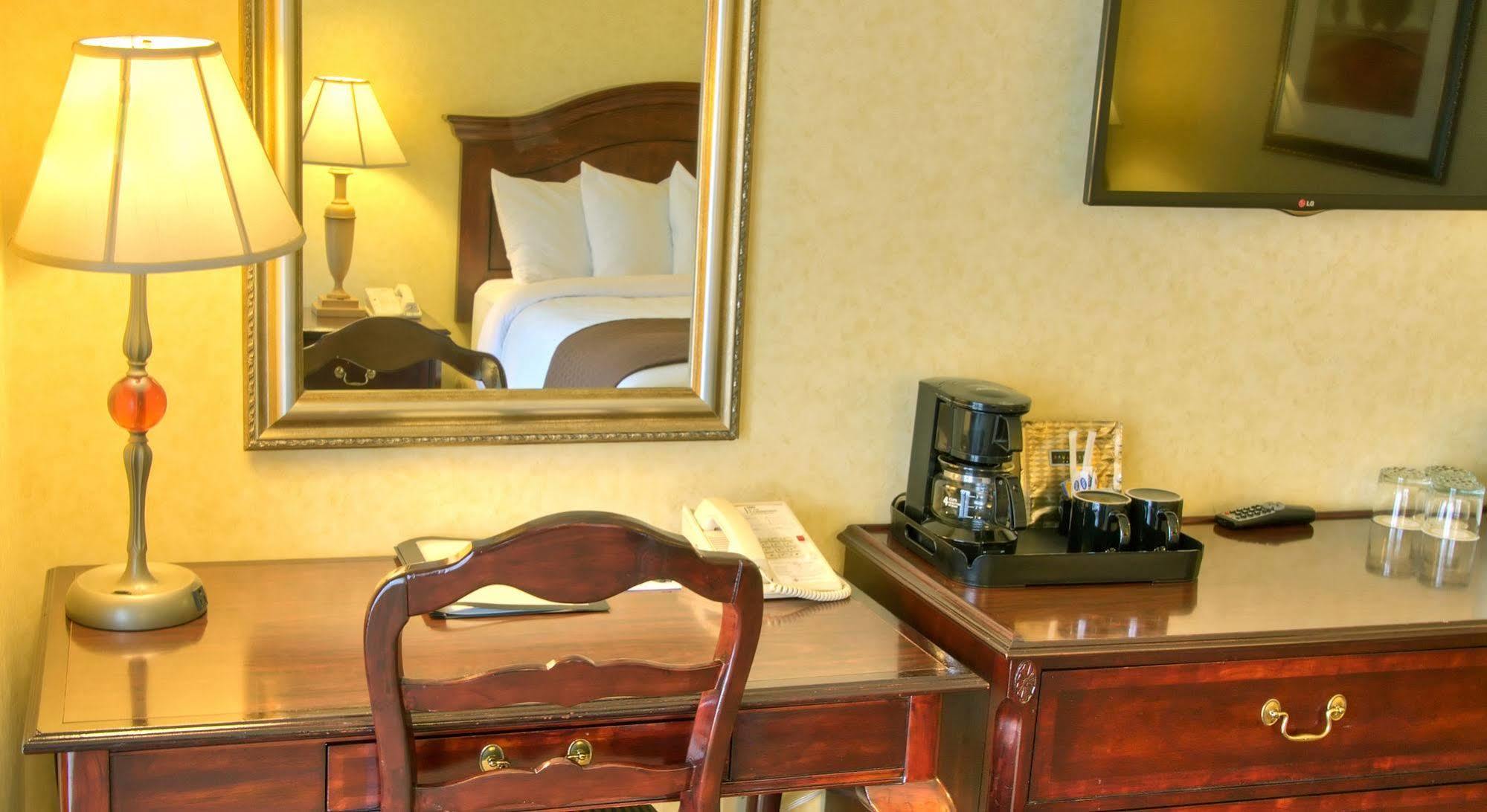 Inn At The Commons 메드퍼드 외부 사진