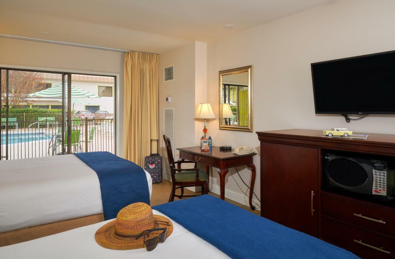 Inn At The Commons 메드퍼드 외부 사진