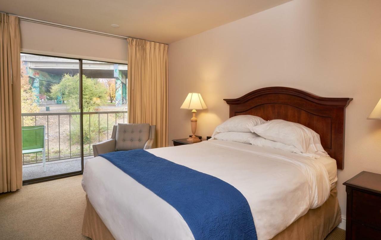 Inn At The Commons 메드퍼드 외부 사진