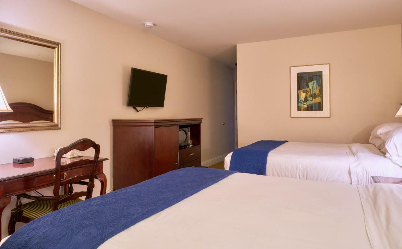 Inn At The Commons 메드퍼드 외부 사진